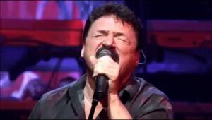 Toto Falling In Between Live in Le Zénith in Paris Full Concert